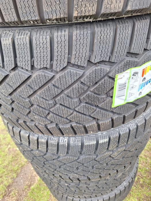 275/35/20. Ling Long