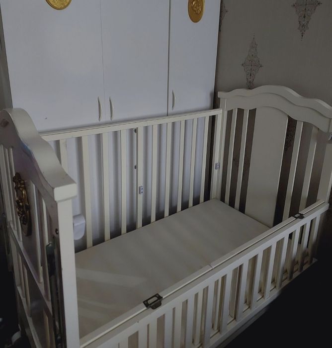 Детская кроватка .