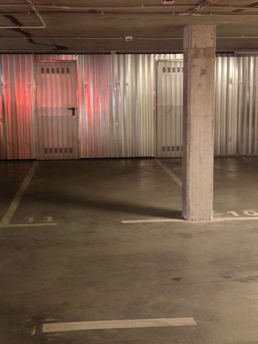 Închiriez loc parcare subteran