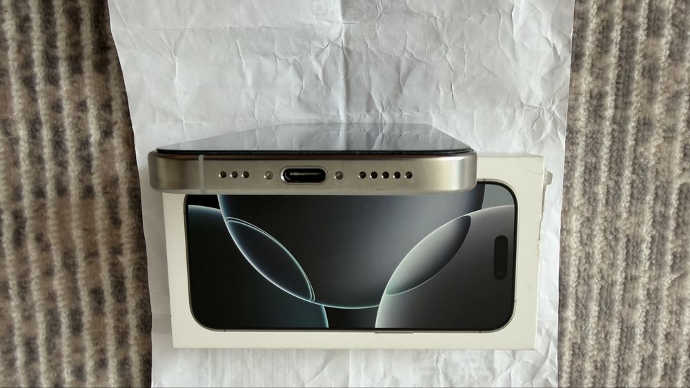 Продам Iphone 16 pro