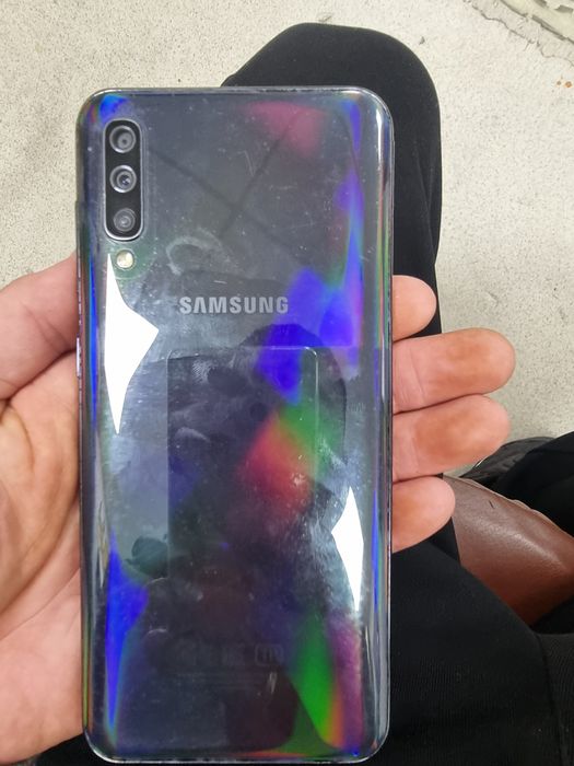 Самсунг А50  продам