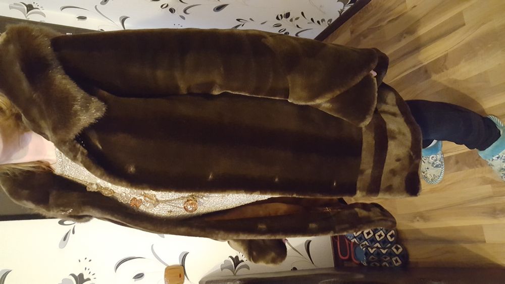 SUPER OFERT!haina de blana