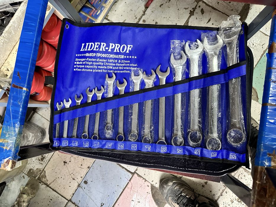 Набор ключ, отвертка.