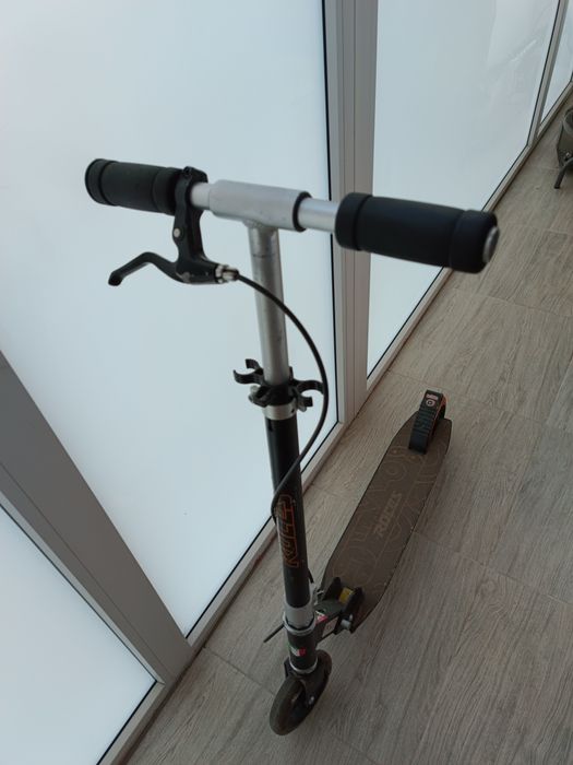 Продаю детский самокат Roces