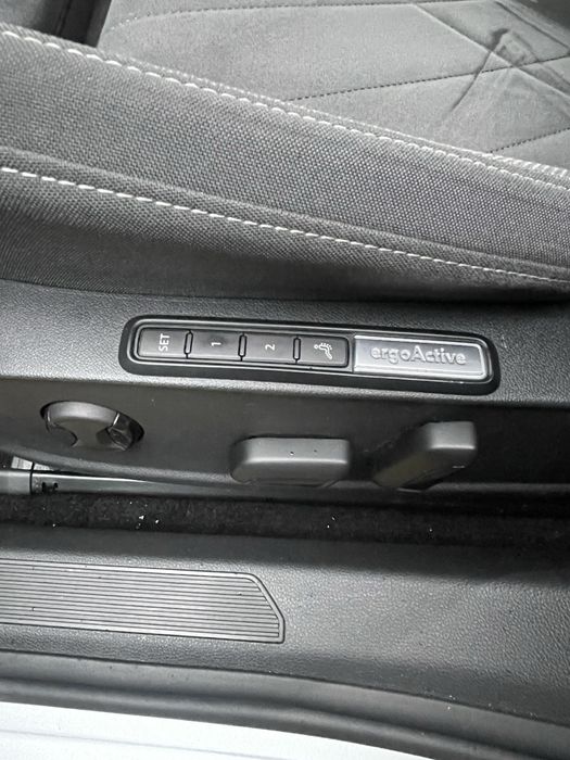 VW Golf 8 1.5 eTSI 150cp