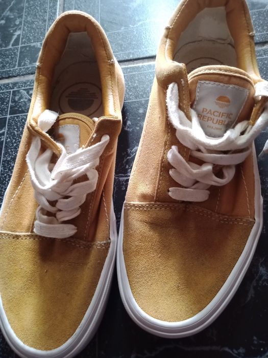 Adidași marca pull&bear Nr 38