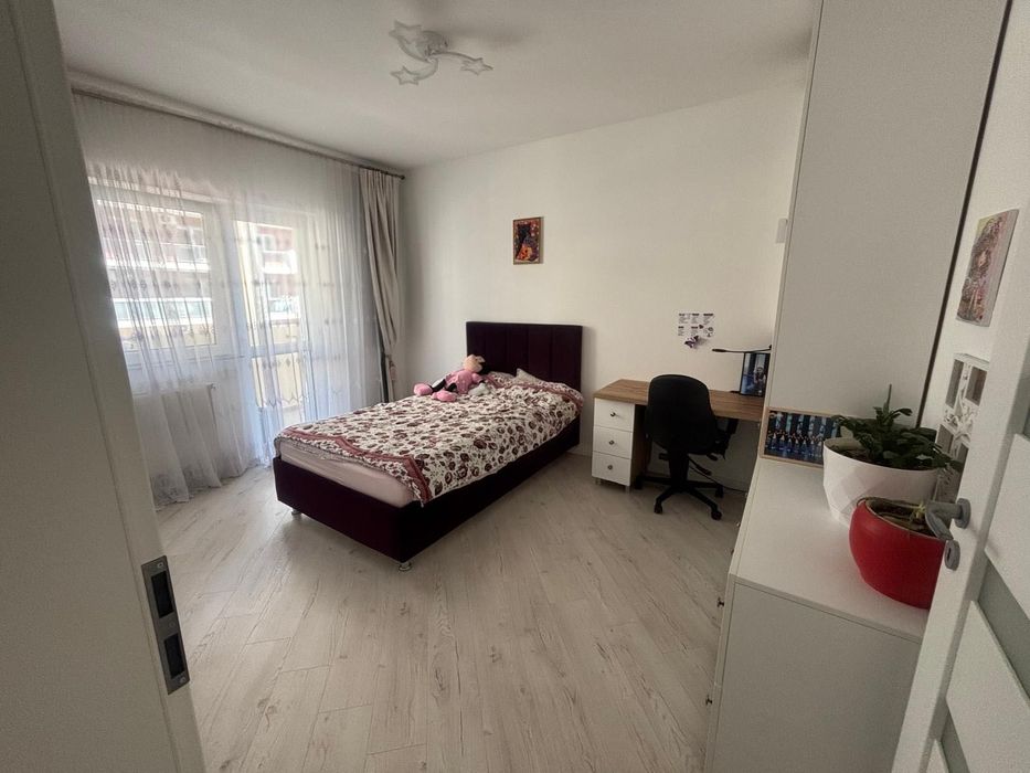 Apartament de vânzare 3 camere decomandat