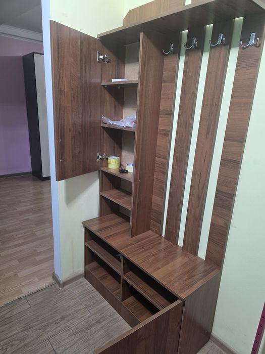прихожая,  вешалка