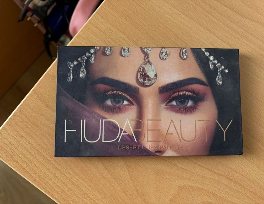 Huda Beauty палитра за очи/сенки