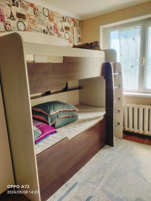 Двухяростный диван для взрослых