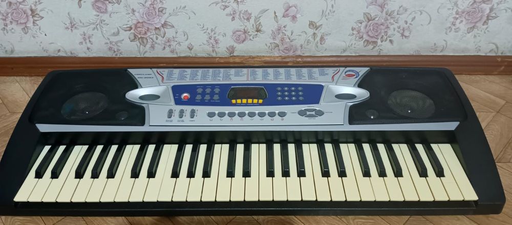 Продам синтезатор
