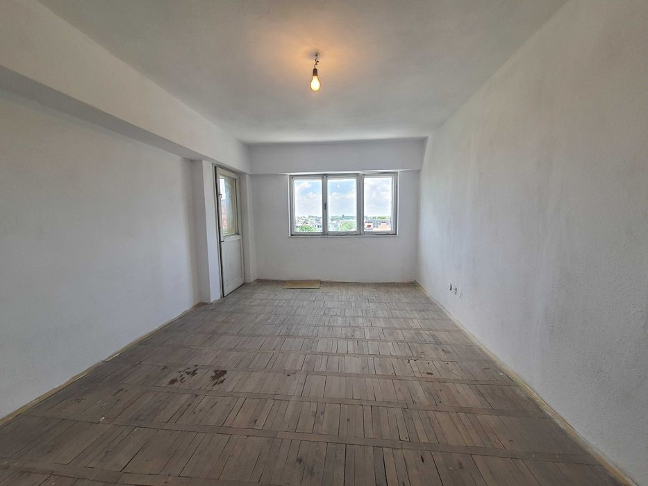 Apartament cu 3 camere de vânzare în centrul orașului Hârșova – Spațiu, confort și o locație excelentă!