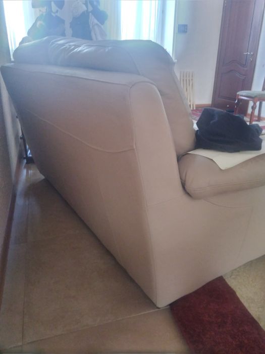 Кожа натуральная, 3+2+1. Рядом с Каргу.