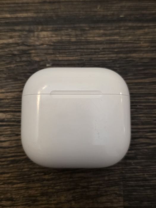 Căști Airpods 4 (fără noise cancelation)