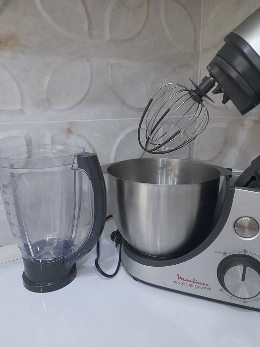 Продается кухонный комбайн.