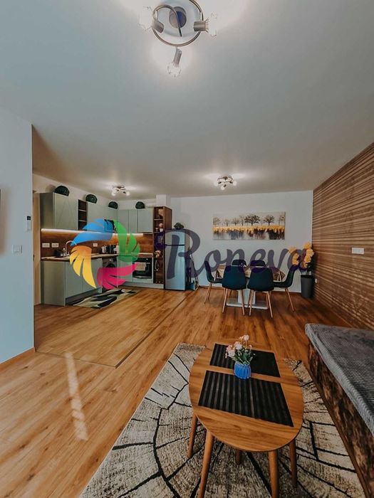 Дава се под наем Тристаен апартамент в Варна, Център - 110 кв.м за 1176 € - Снимка #4