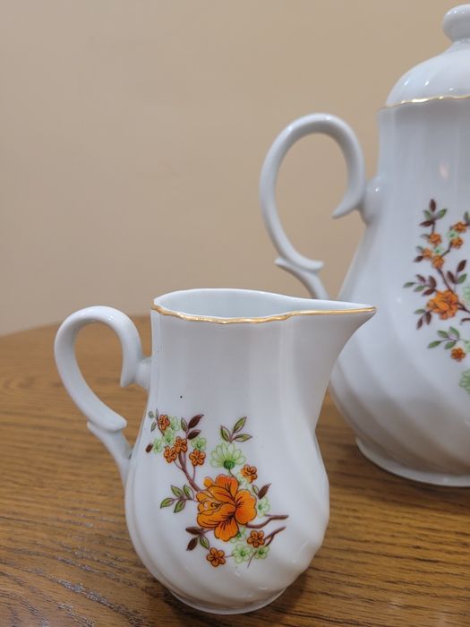 Порцелан сет от Кана за чай, латиера и захарница