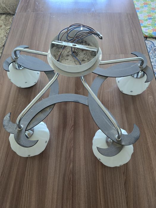 Продаю люстры б/у


---

Продаю люстры по