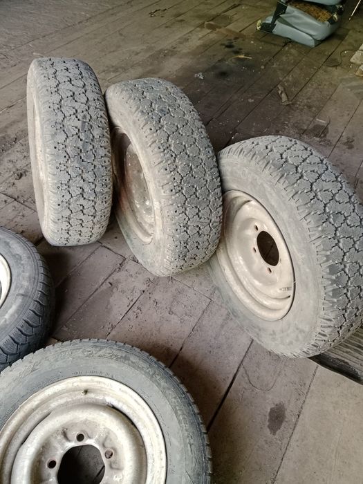 Продам шины с дисками от волги