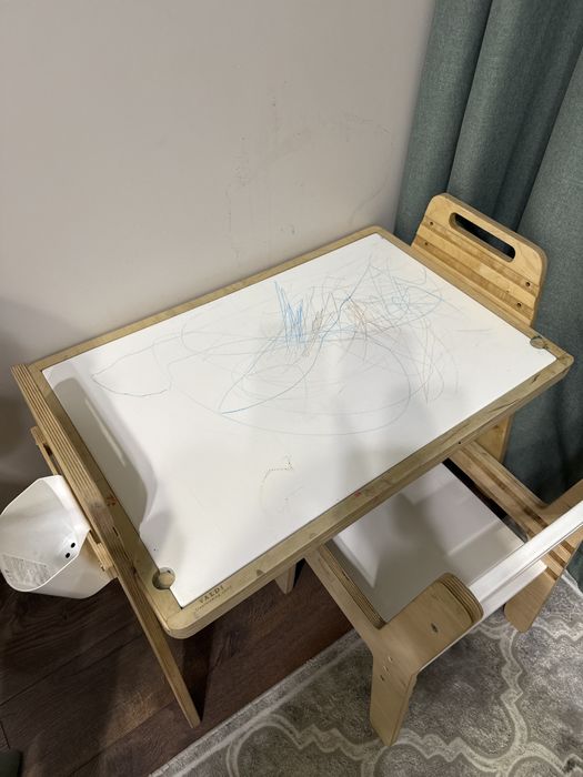 Детский стол со стулом