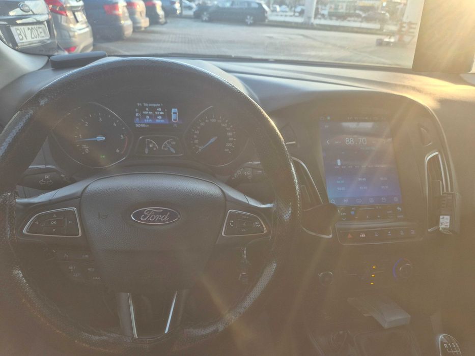 Ford focus 2015  1.5 diesel pret 4500 negociabil