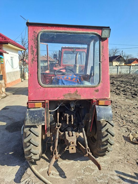 Vand tractoras in stare de funciunare
