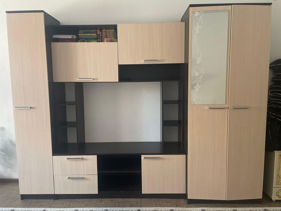 Продается мебельная стенка для гостиной