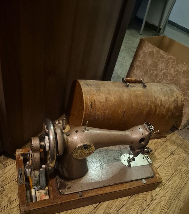 Mașină de cusut veche rusească  Podolsk-2

24:27.

557

Mașină veche d