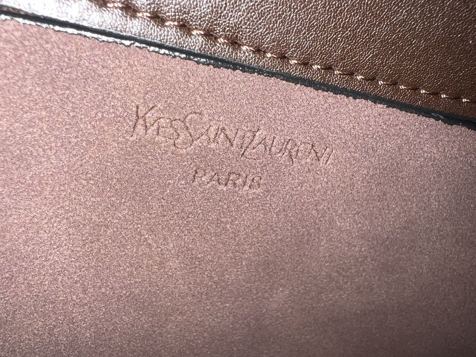Poseta Yves Saint Laurent. Piele intoarsa