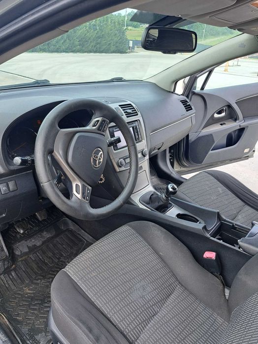 Toyota avensis  2012