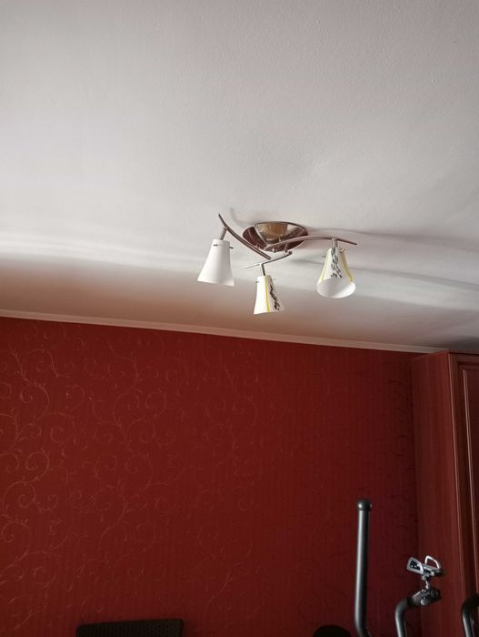 Люстра с тремя плафонами