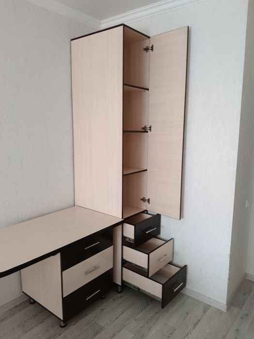 Продам рабочий стол+пенал