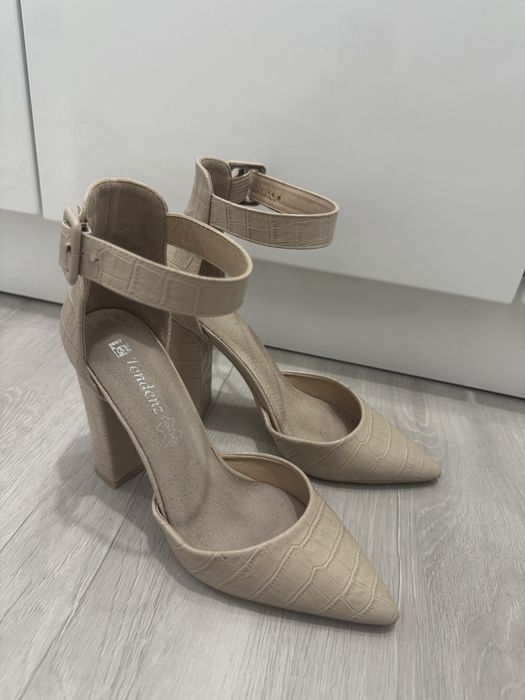 Дамски сандали на ток