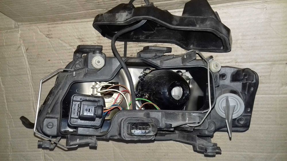 Far xenon, Hella 148474-00, partea dreapta, Audi A6 C5, 2000,