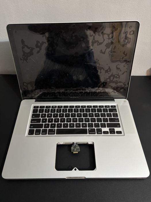 MacBook Pro 15 2010 на запчасти Корпус Экран