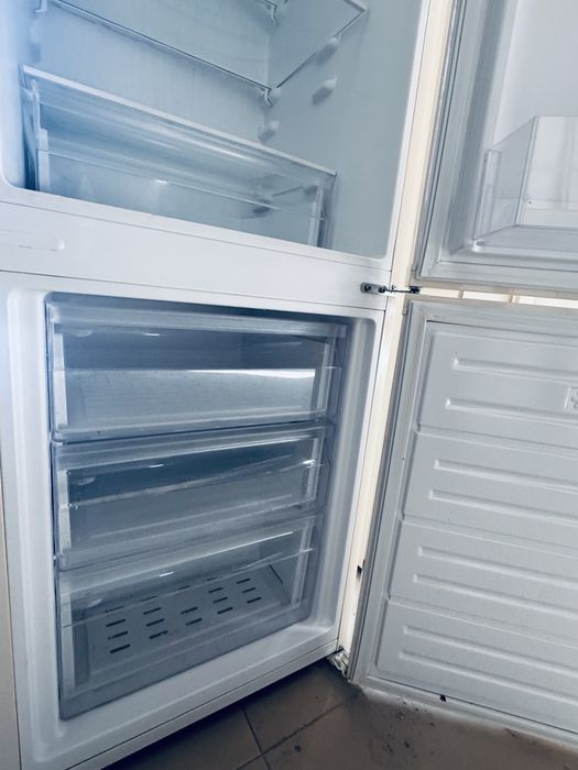 Срочно продается Отличный холодильник