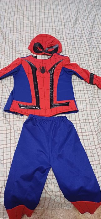 Костюм новодний  ,одивали один раз на елеу