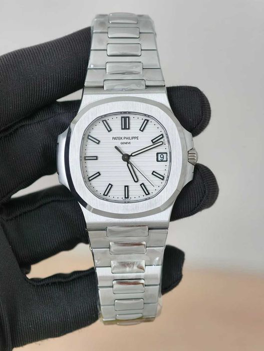 patek philippe nautilus бял циферблат