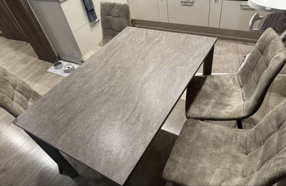 Стол со стульями