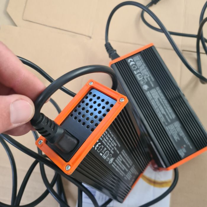 Incarcator li ion 60 v 4.5ah defect