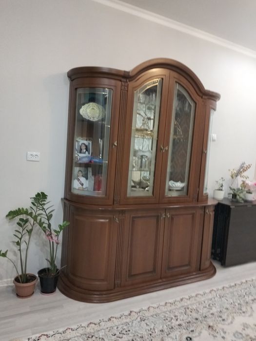 Продам сервант в хорошем состоянии