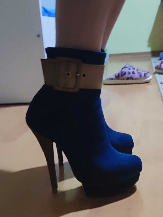 Топли боди в тъмносин цвят