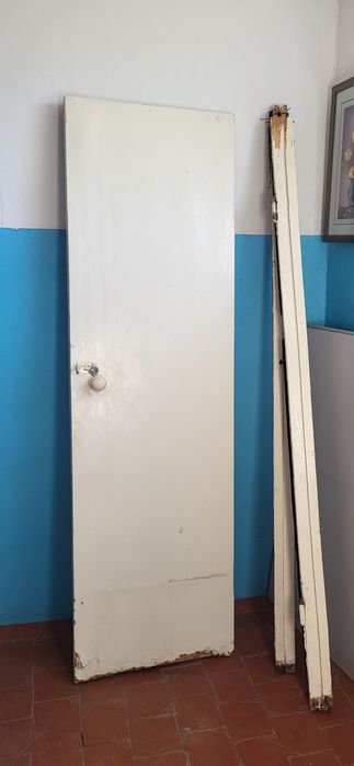 Отдам даром дверь на 60см.