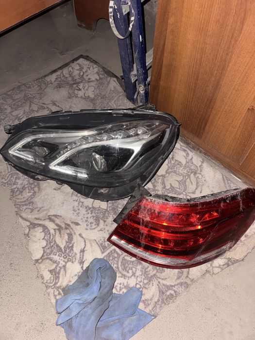 Продам фару и задний стоп от W212