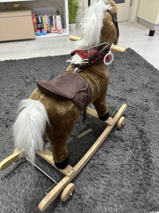 Calut balansoar multifunctional 2in1 din plus catifelat cu melodii