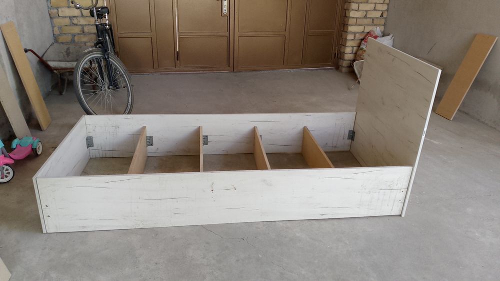 Бир кишилик 2 та кроват