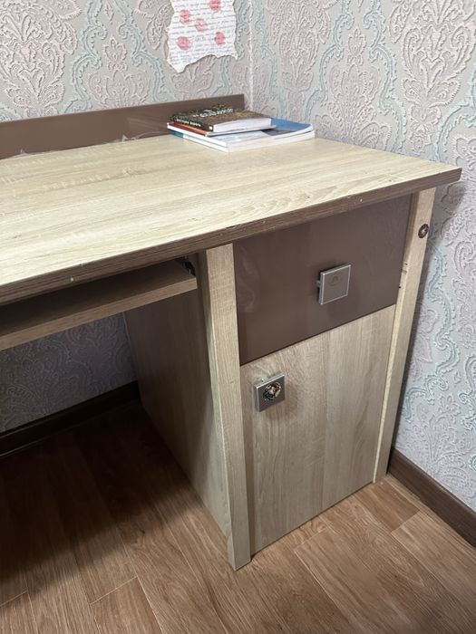 Письменный стол / парта с ящиками