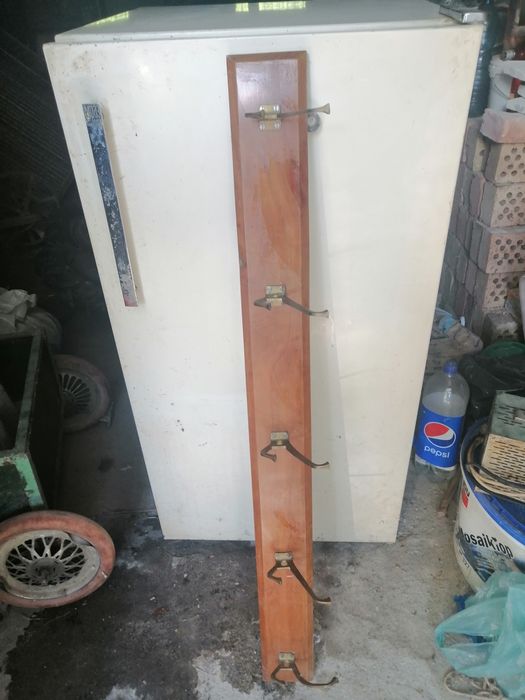 Продавам стари дървени закачалки