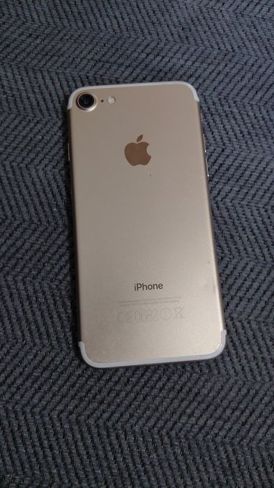 Продам айфон 7  на запчасть