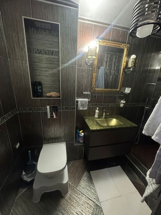 Închiriez apartament cu 2 camere